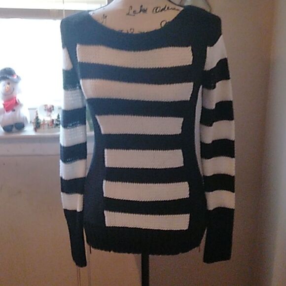 NWT CALVIN KLEIN BLACK & WHITE STRIPED BOATNECK SWEATER XS - Picture 3 of 12